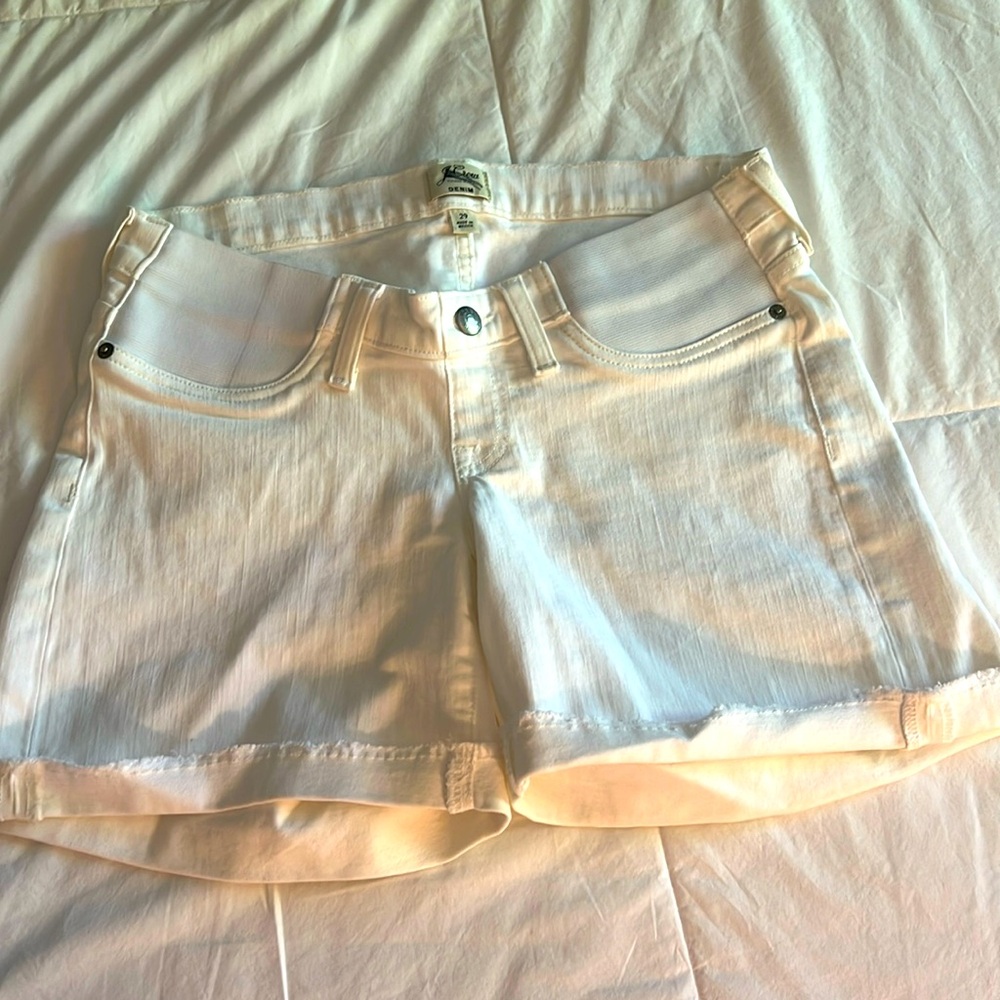 White denim shorts. Size 29. JCrew 🤍🤍🤍